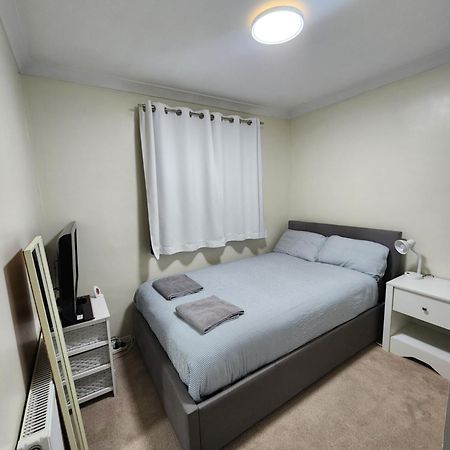 Double Room In Crawley,Gatwick,West Sussex Ifield Kültér fotó
