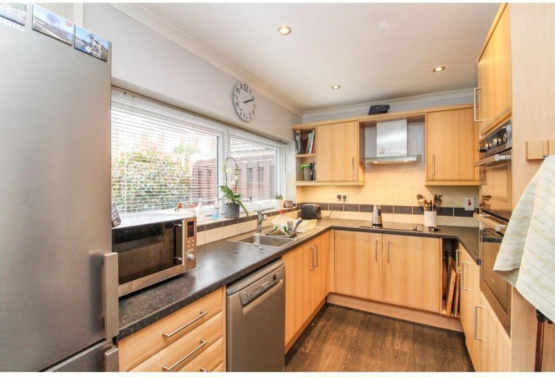 Double Room In Crawley,Gatwick,West Sussex Ifield Kültér fotó