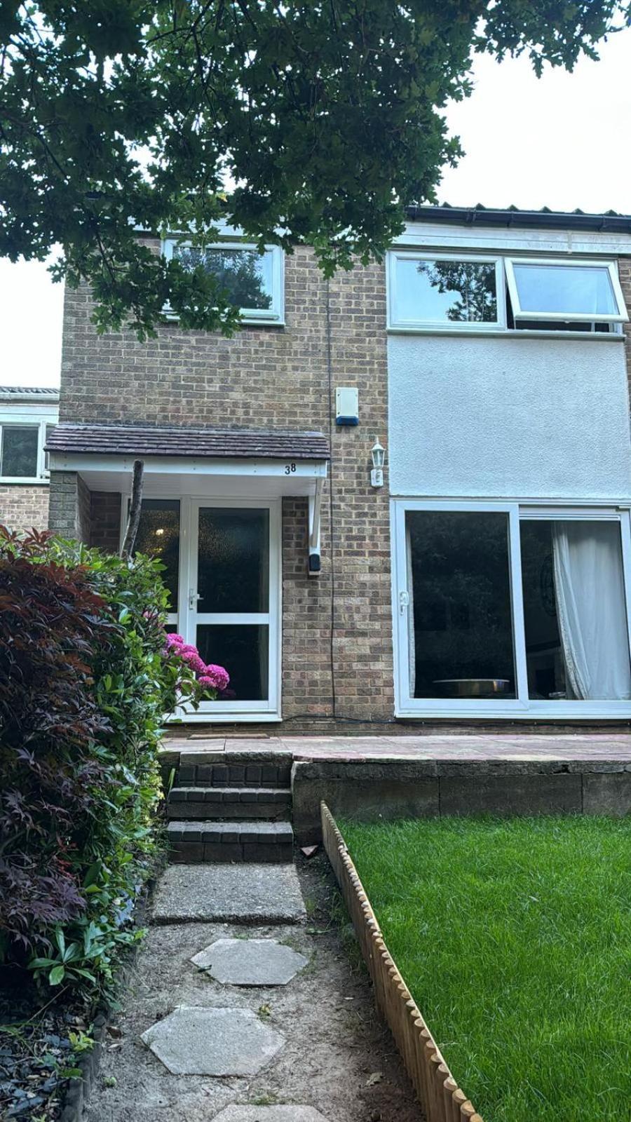 Double Room In Crawley,Gatwick,West Sussex Ifield Kültér fotó