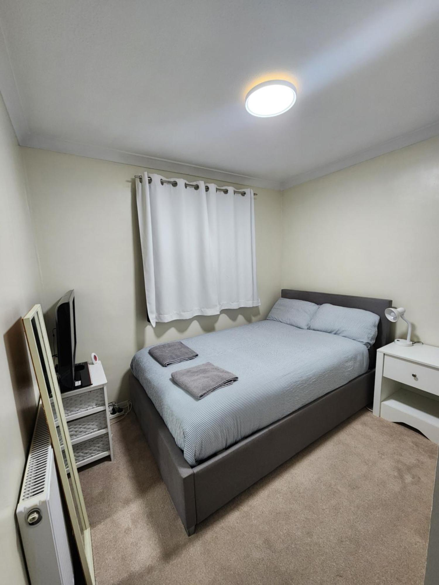 Double Room In Crawley,Gatwick,West Sussex Ifield Kültér fotó